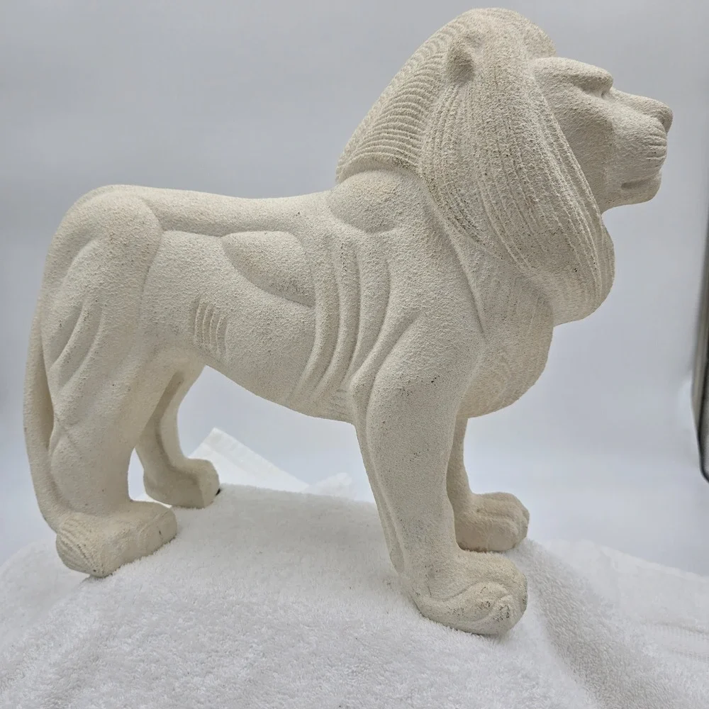 Sandstone Style Off White Lion King Simba Mufasa Narnia Statue Shelf Sitter Deco